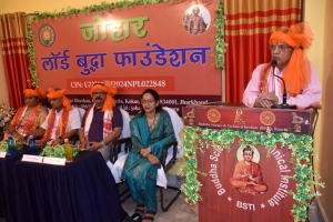 जोहार लॉर्ड बुद्धा फाउंडेशन ने जरूरतमंद बच्चियों के बीच वितरित किए नूतन वस्त्र